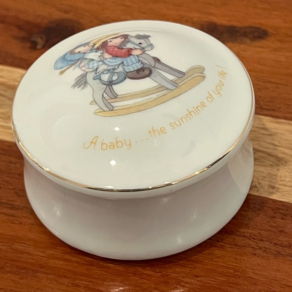 Little Blessings Genuine Porcelain Round Trinket Box. Made in Japan Circa 1980 - Picture 4 of 15